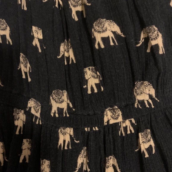 Forever 21 black elephant dress - Picture 4 of 7